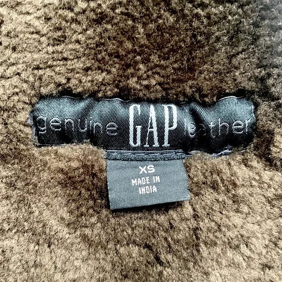 Gap - Picture 2 of 2